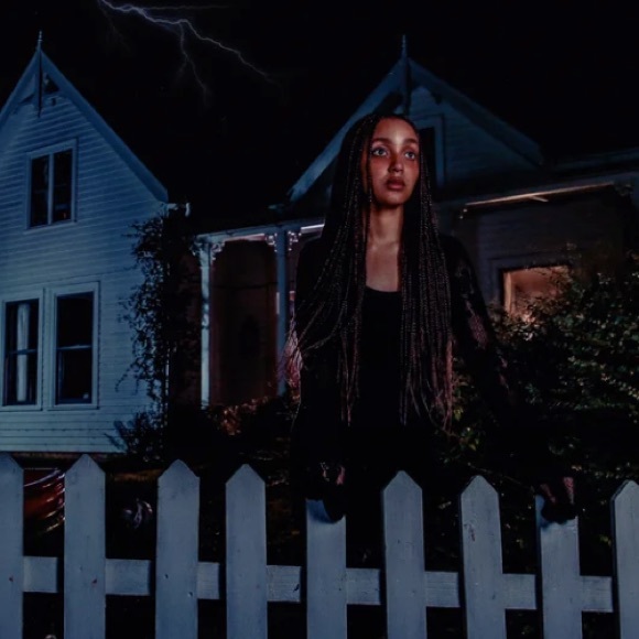 Meet your Posher, Kaya holt - Picture 1 of 1